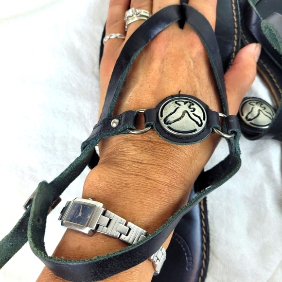 American Eagle Outfitters black leather thong sandals silver logo beach edgy 7.5 - Picture 4 of 8